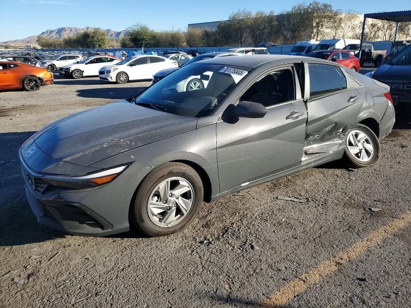 2025 Hyundai Elantra SE
