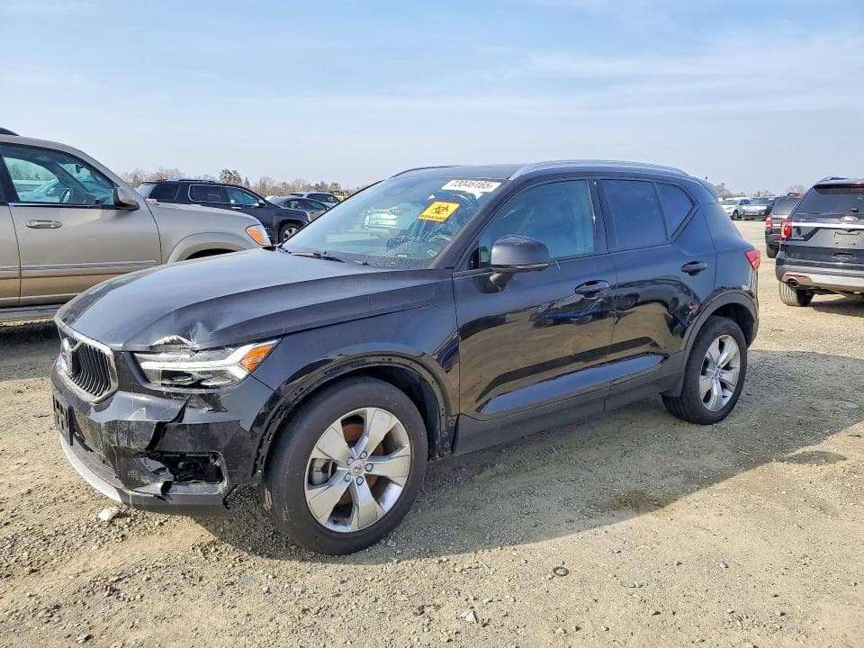 2020 Volvo XC40 T5 Momentum