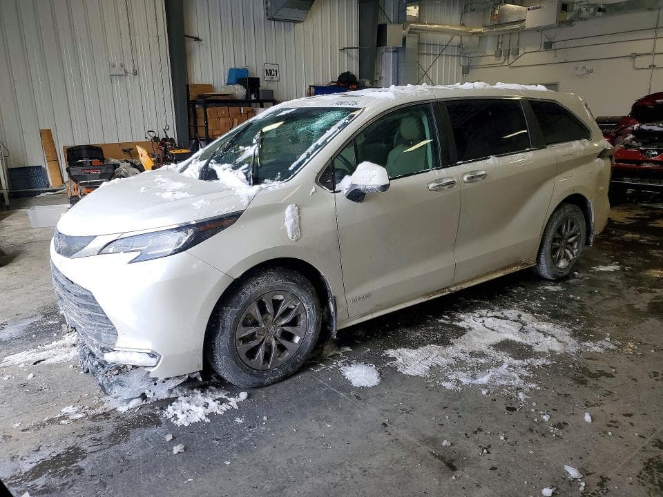 2021 Toyota Sienna LE