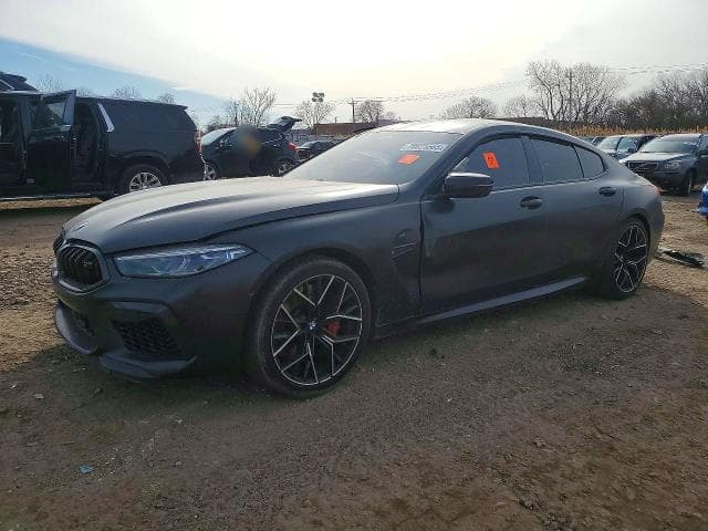 2022 BMW M8
