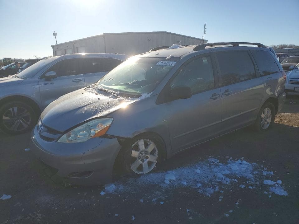 2010 Toyota Sienna LE 7-PASSENGER