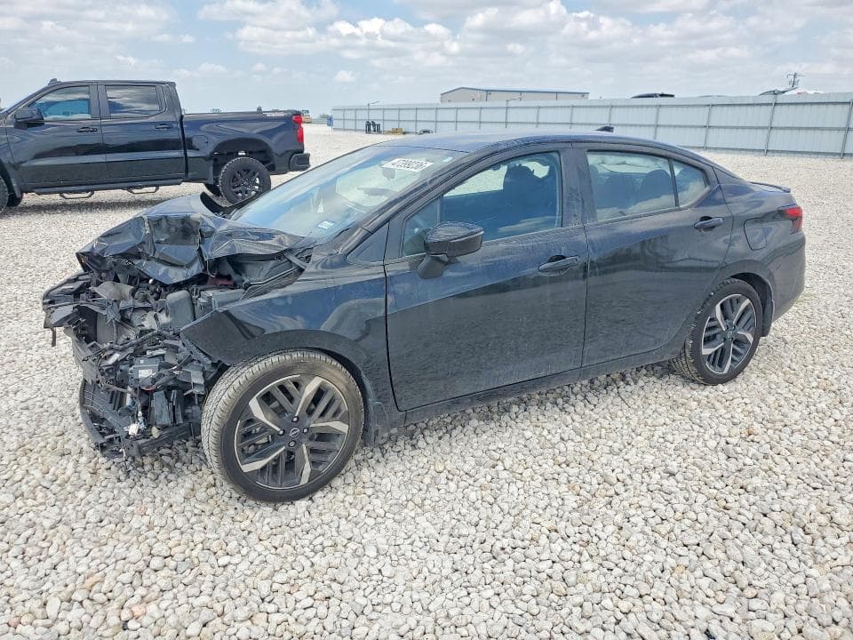 2023 Nissan Versa SR