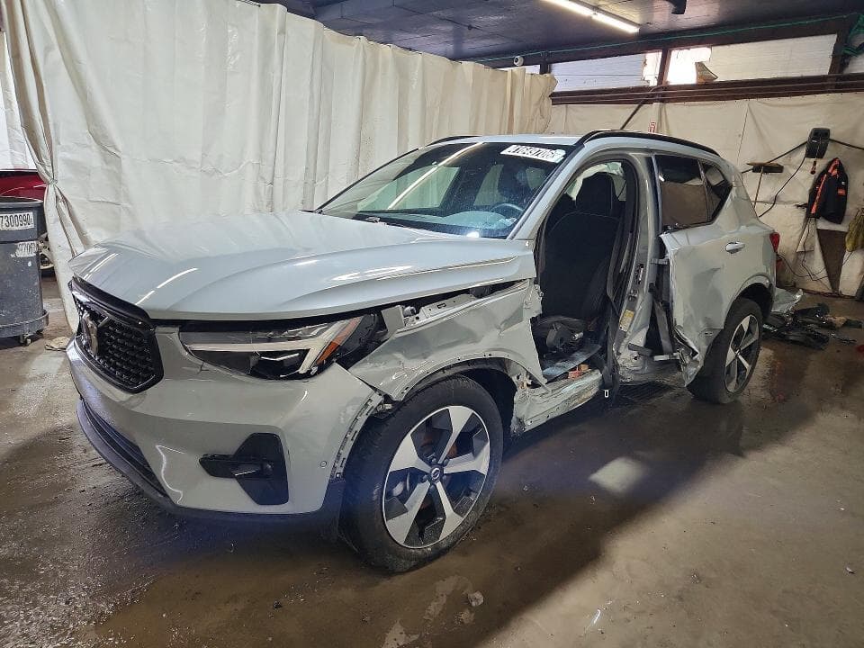 2024 Volvo XC40 Plus