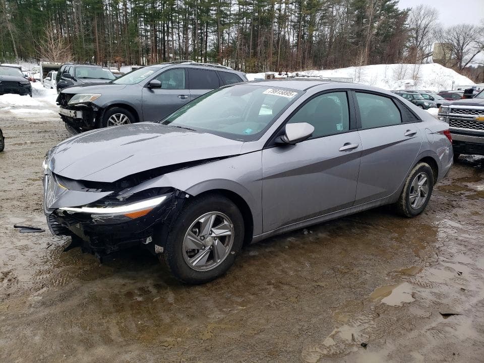 2025 Hyundai Elantra SE