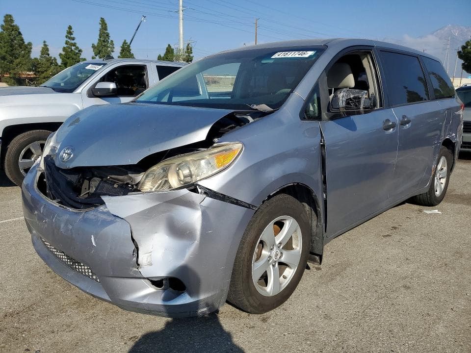 2011 Toyota Sienna Base 7-PASSENGER