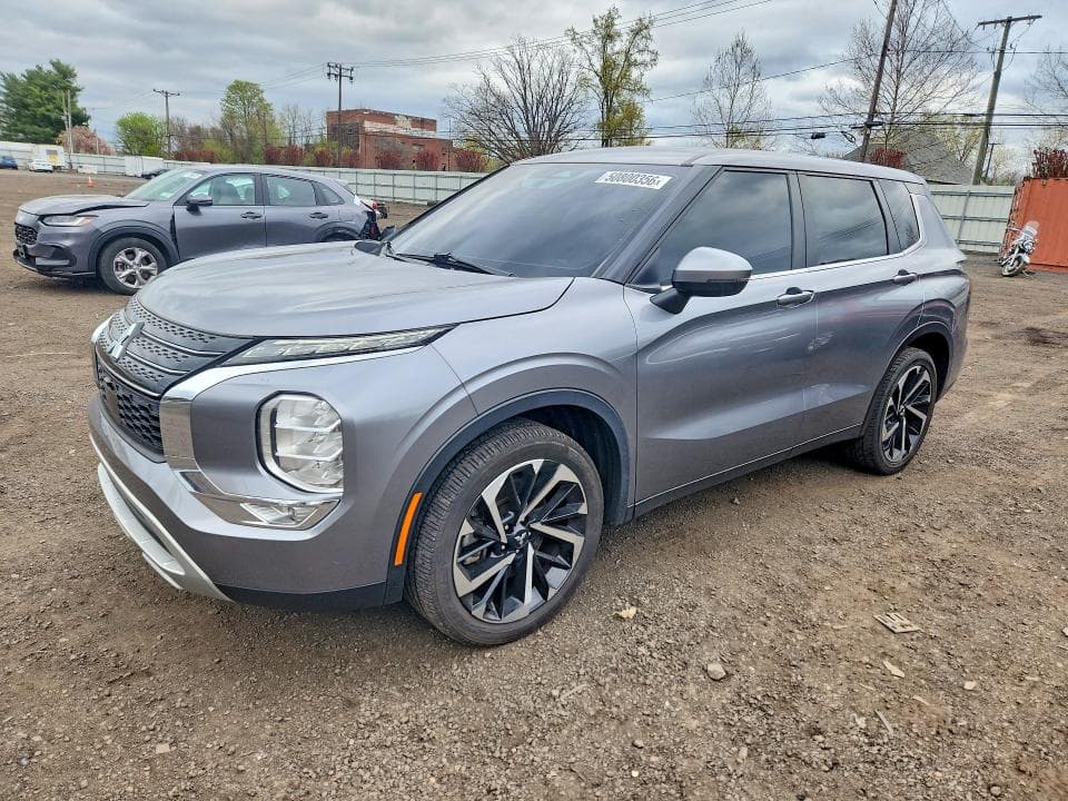 2023 Mitsubishi Outlander SE