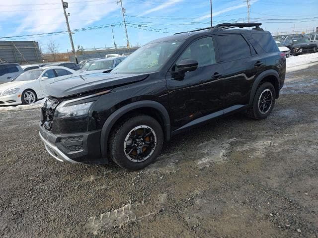 2023 Nissan Pathfinder SV