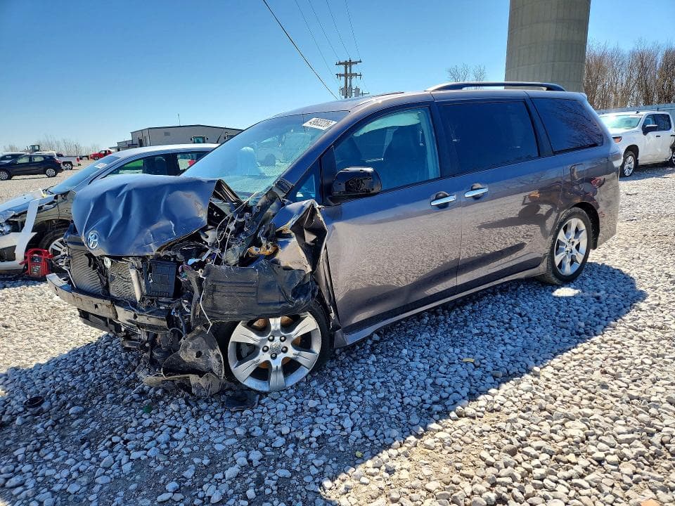 2013 Toyota Sienna Sport