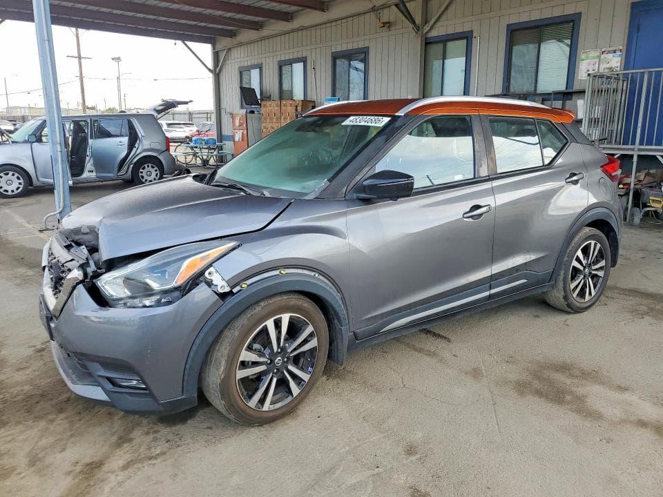 2020 Nissan Kicks SR