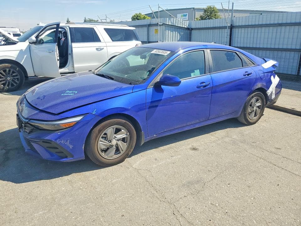2025 Hyundai Elantra SE