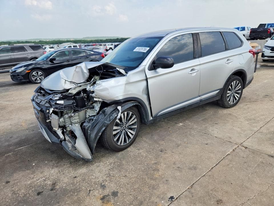2020 Mitsubishi Outlander SE