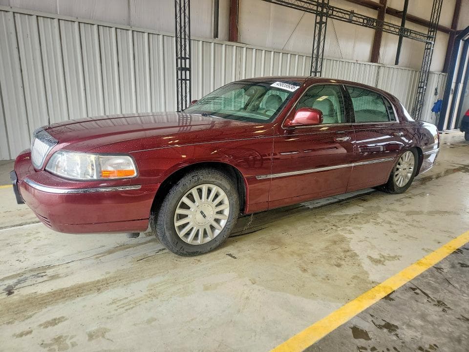 2004 Lincoln Town CAR Executive