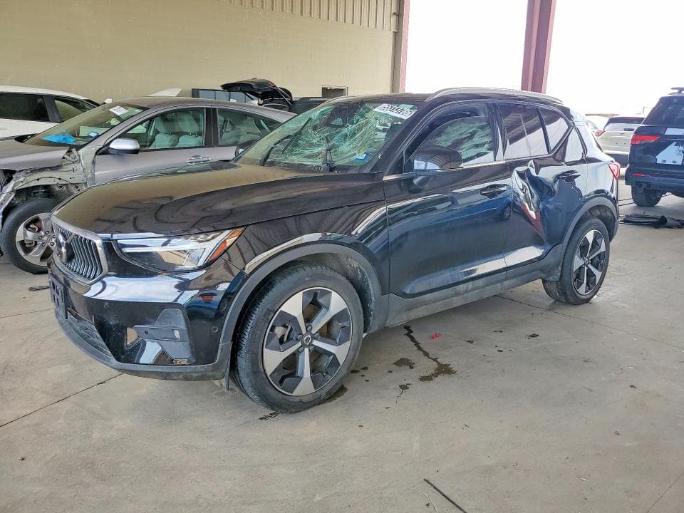 2025 Volvo XC40 Plus
