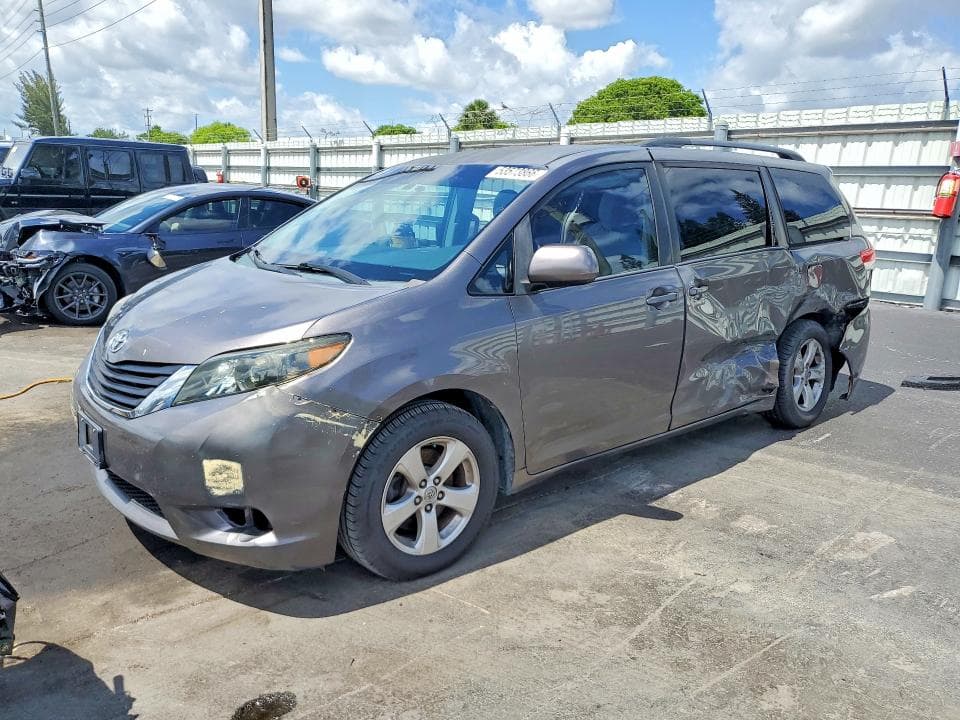 2013 Toyota Sienna LE