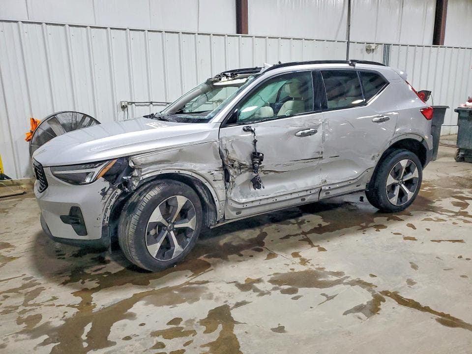 2023 Volvo XC40 Plus