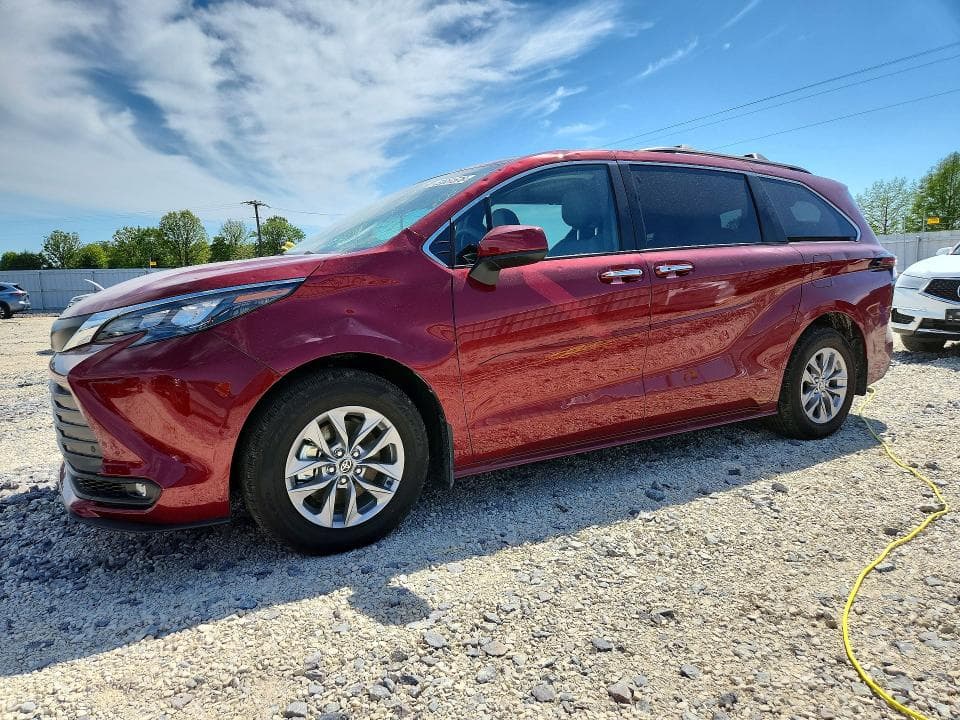 2026 Toyota Sienna XLE 8-PASSENGER