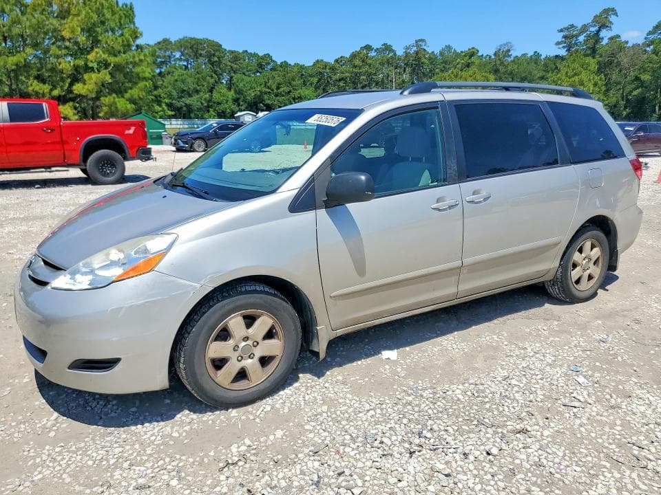 2010 Toyota Sienna LE 7-PASSENGER