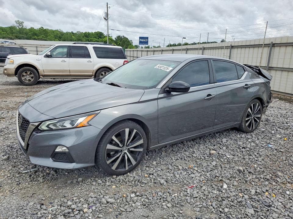 2022 Nissan Altima SR