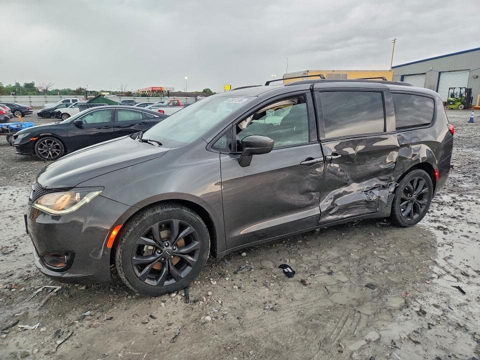 2020 Chrysler Pacifica Touring 
