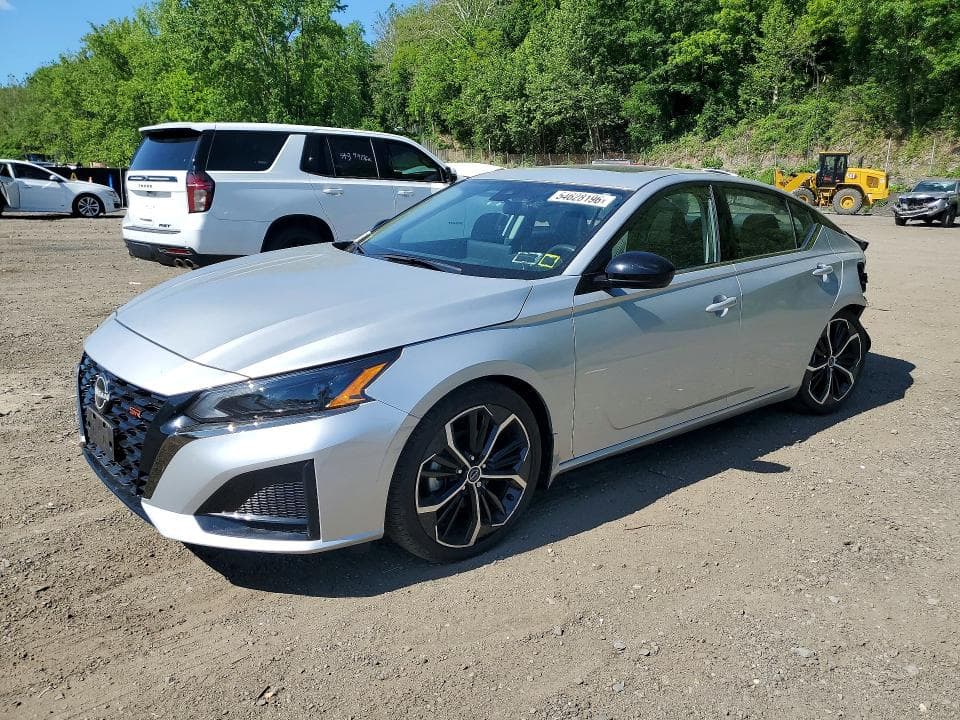 2023 Nissan Altima SR