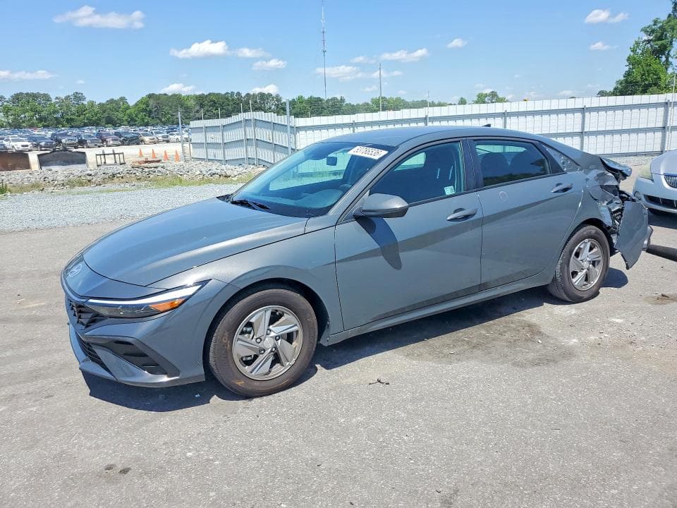 2025 Hyundai Elantra SE