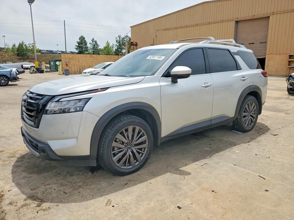 2024 Nissan Pathfinder SL