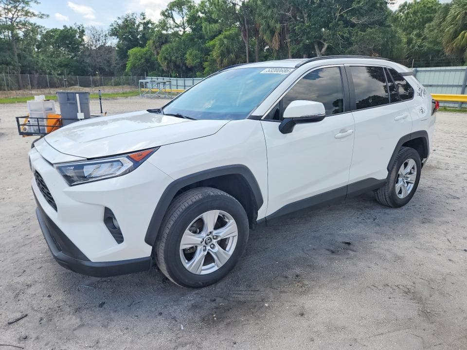 2020 Toyota RAV4 XLE