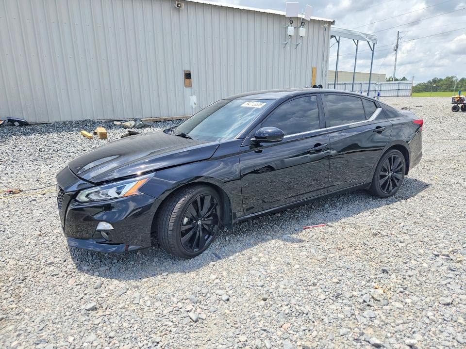 2022 Nissan Altima SR