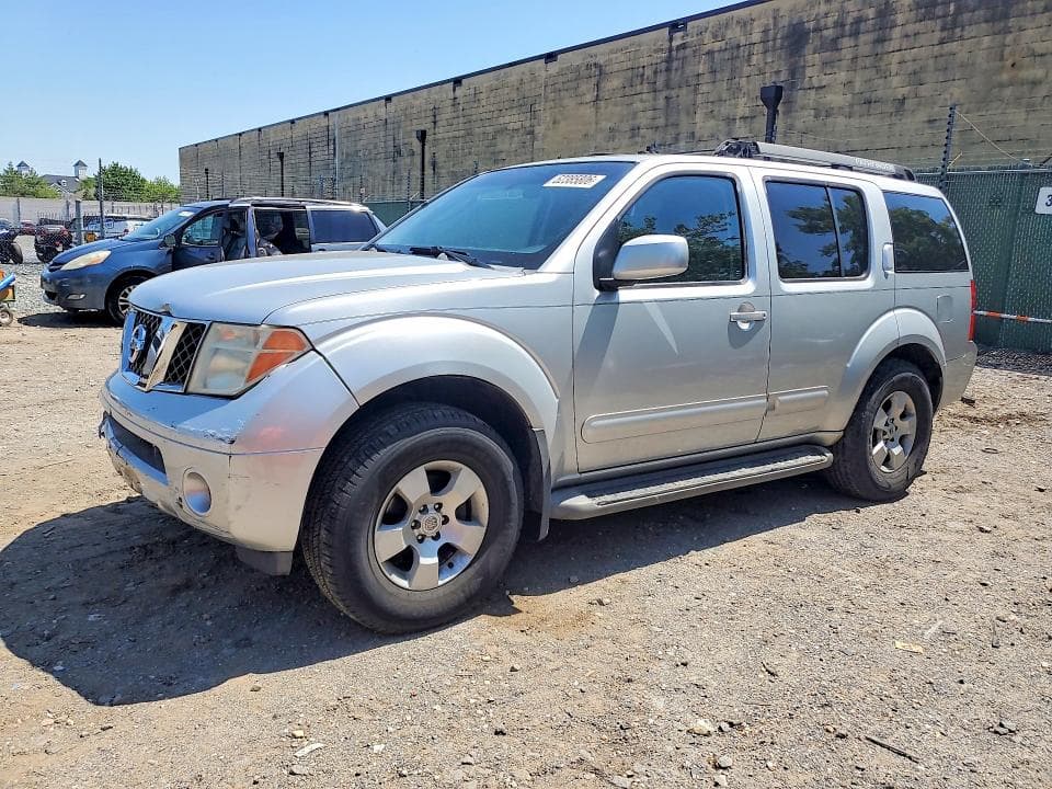 2005 Nissan Pathfinder XE