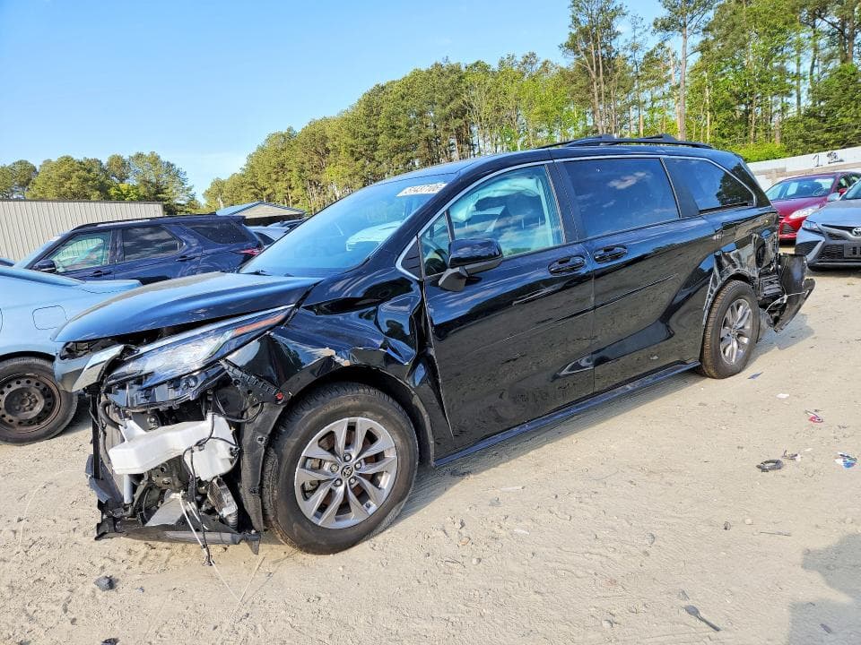 2023 Toyota Sienna LE