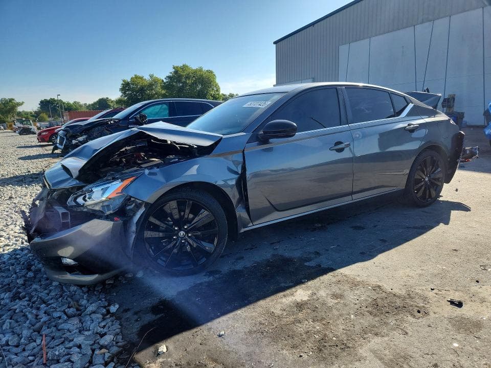2022 Nissan Altima SR