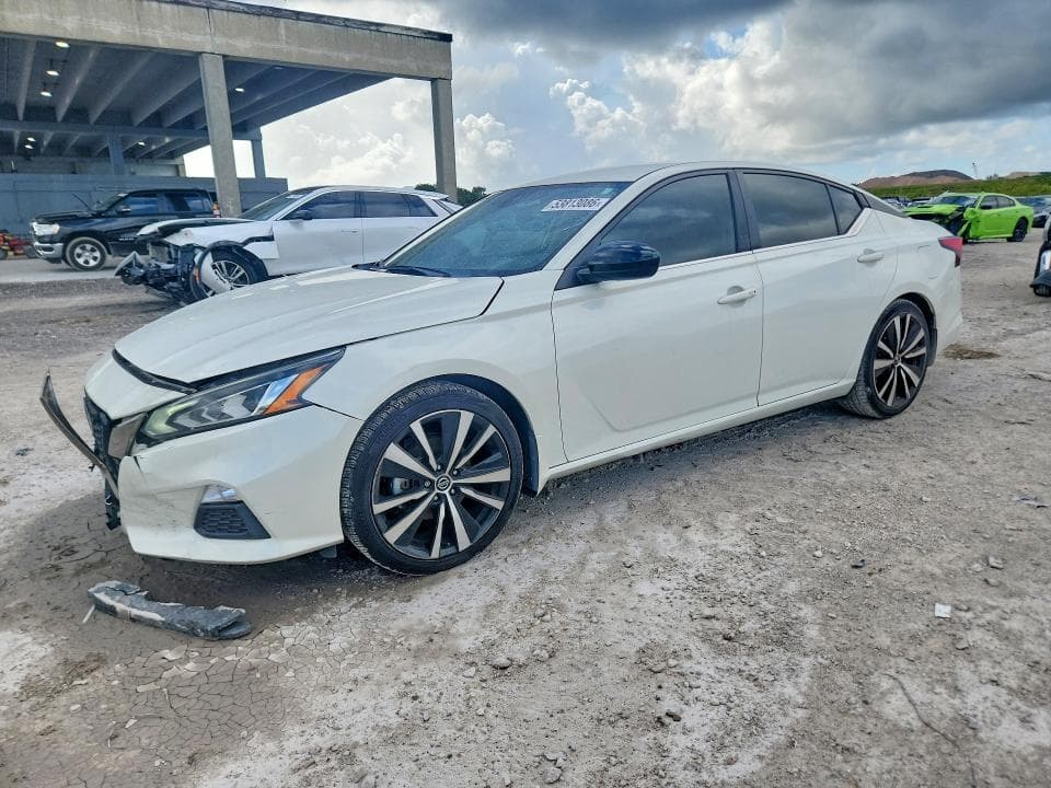 2022 Nissan Altima SR