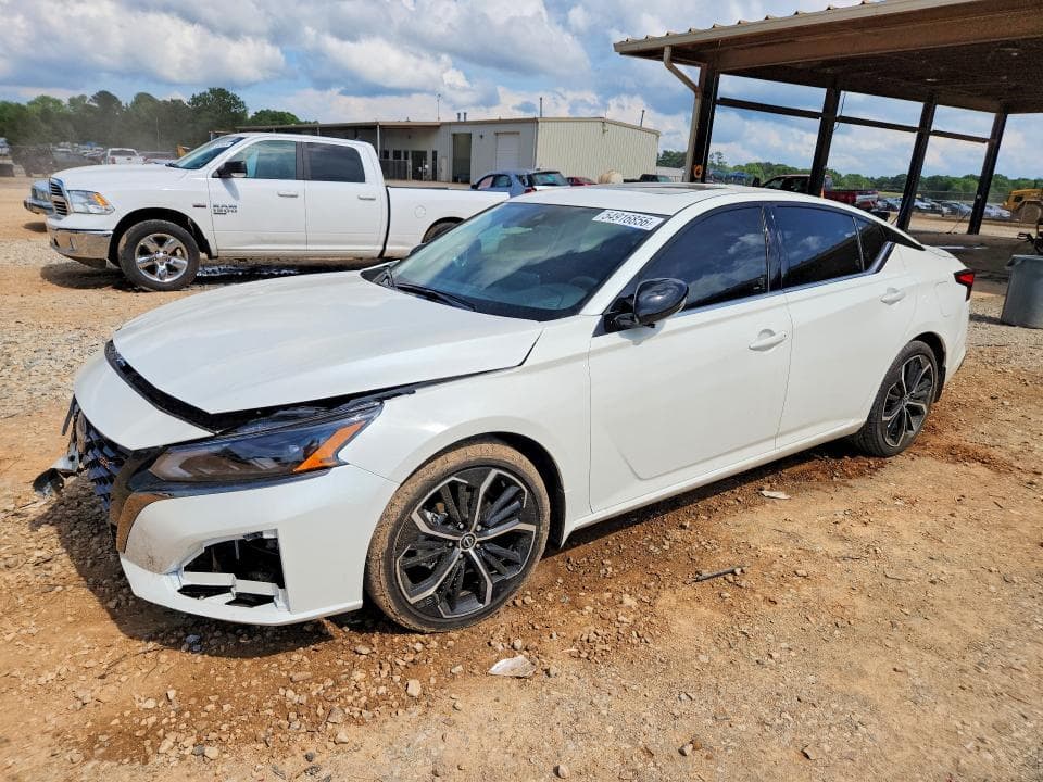 2025 Nissan Altima SR