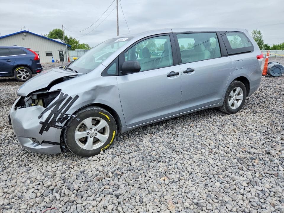 2011 Toyota Sienna Base 7-PASSENGER