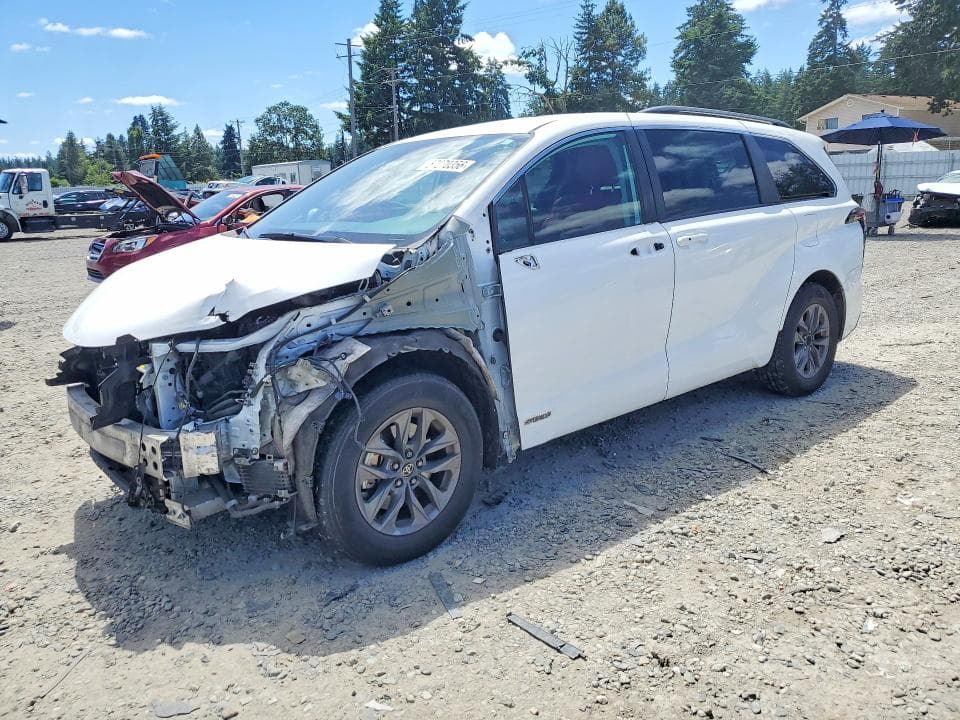 2021 Toyota Sienna LE