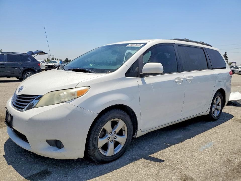 2013 Toyota Sienna LE