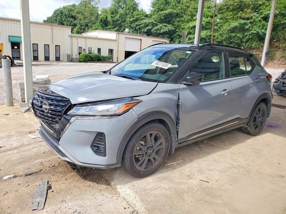2023 Nissan Kicks SR