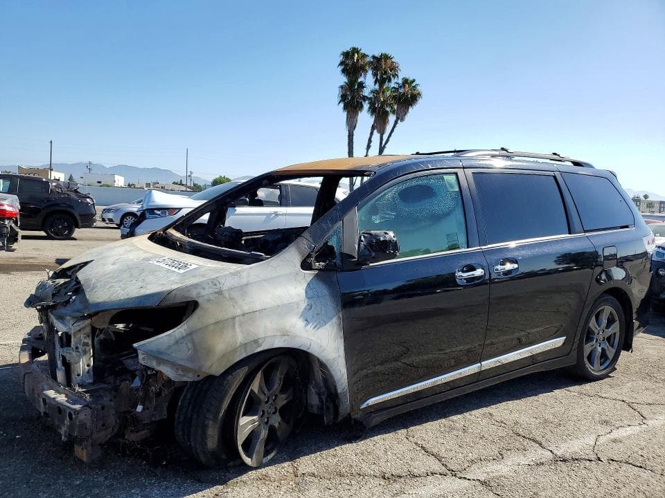 2018 Toyota Sienna SE 8-PASSENGER