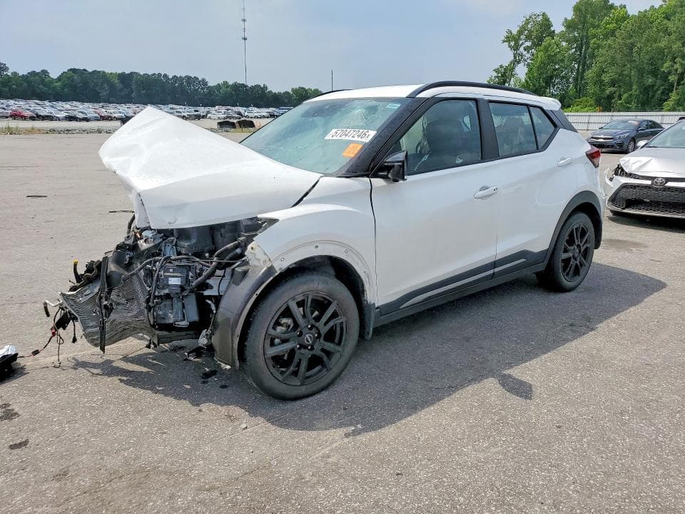 2024 Nissan Kicks SR