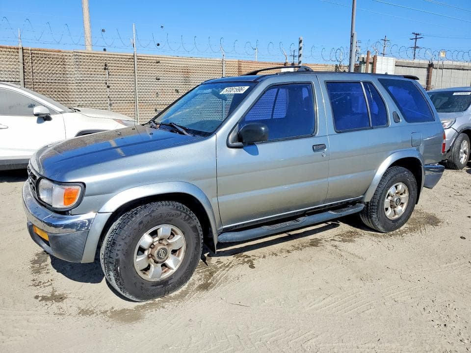 1999 Nissan Pathfinder XE