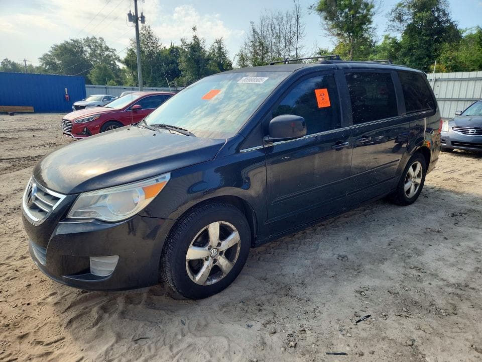 2011 Volkswagen Routan SE