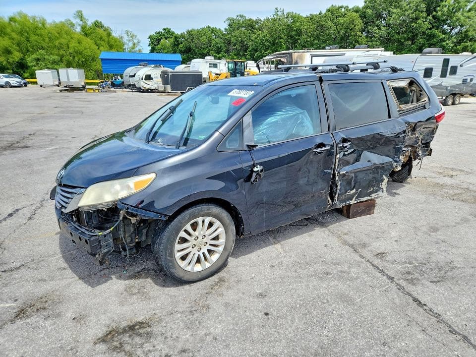 2017 Toyota Sienna XLE 8-PASSENGER