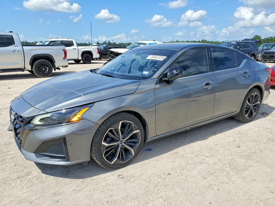 2023 Nissan Altima SR