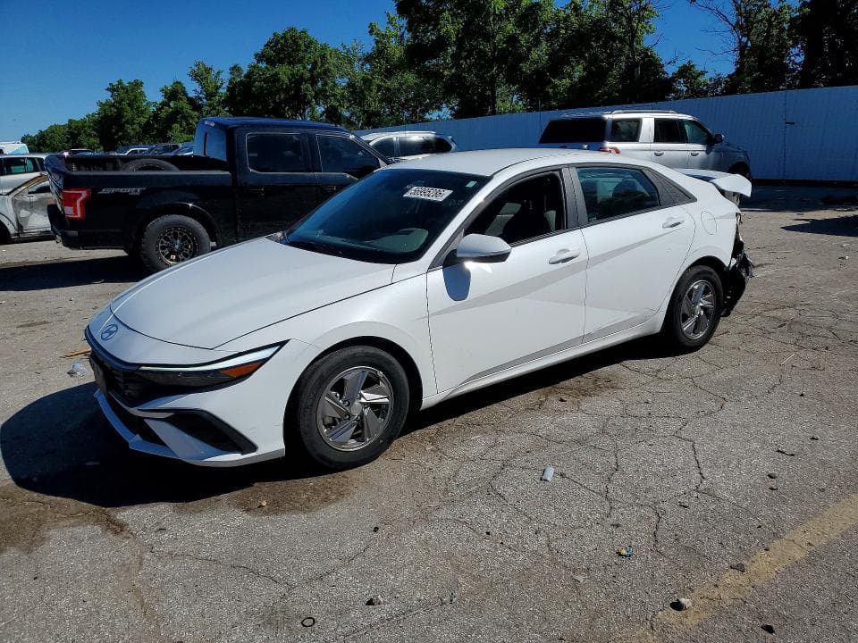 2025 Hyundai Elantra SE