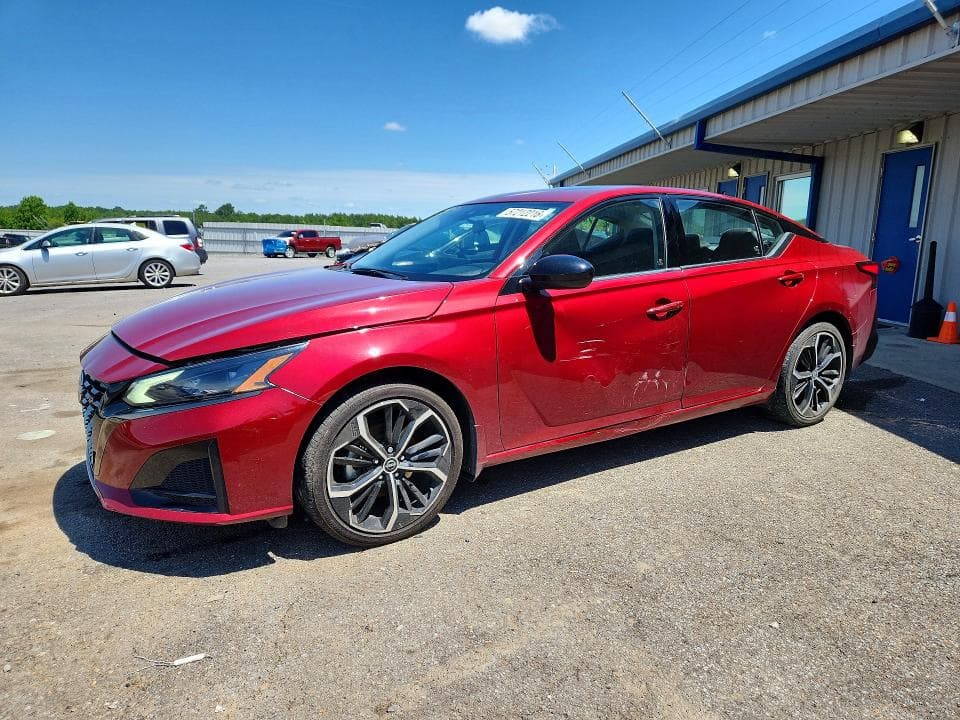 2023 Nissan Altima SR