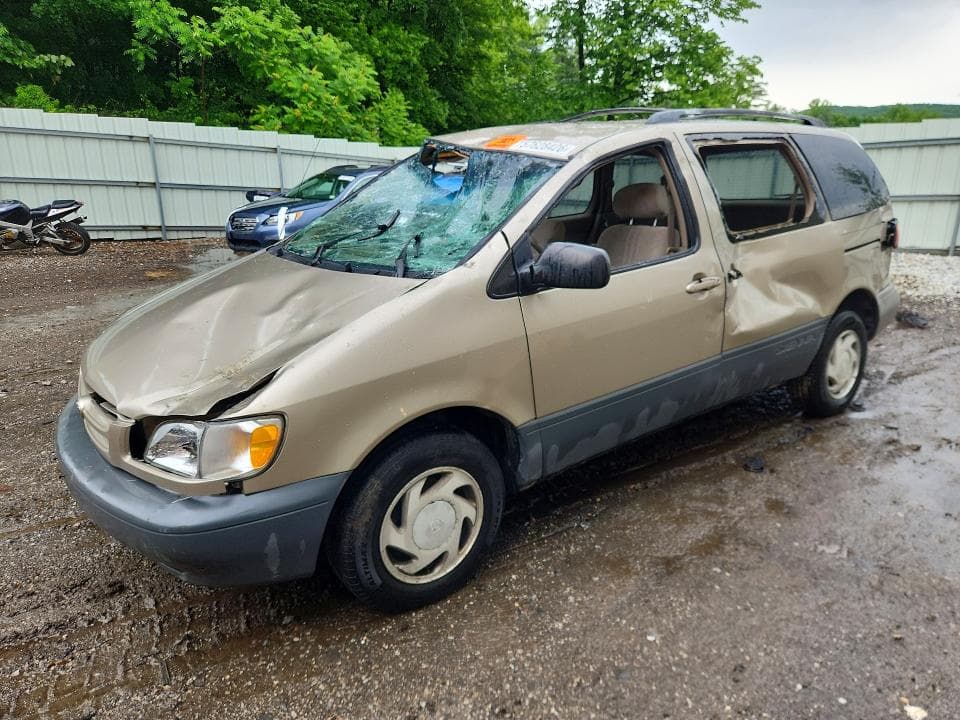 2000 Toyota Sienna LE