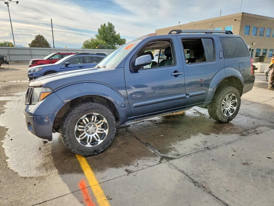 2005 Nissan Pathfinder XE