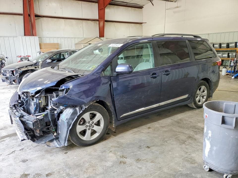 2018 Toyota Sienna LE