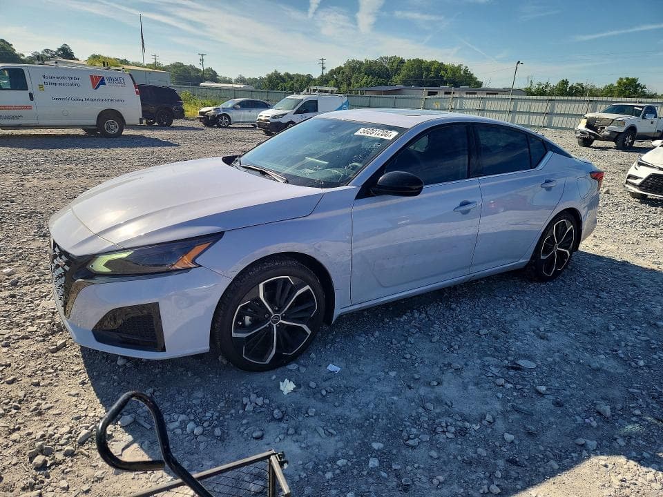 2025 Nissan Altima SR