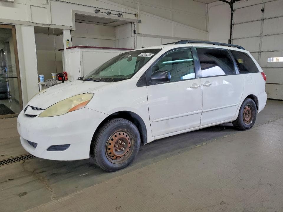2010 Toyota Sienna LE 7-PASSENGER